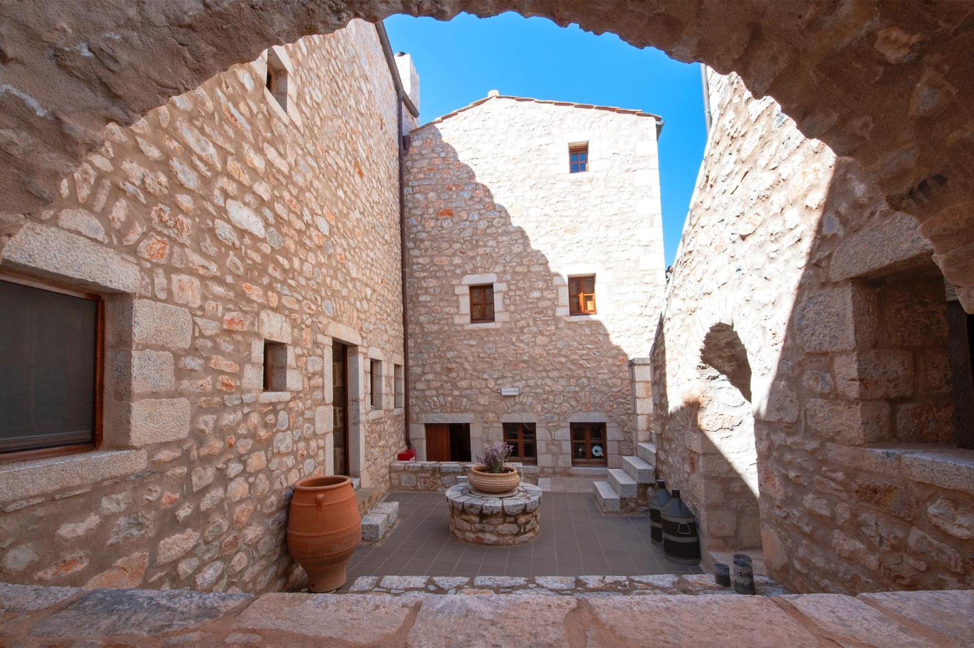 Kyrimai Hotel Gerolimenas Exterior photo